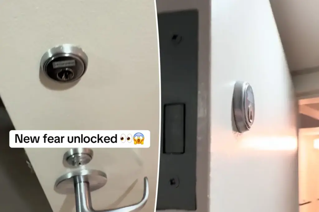 Hotelgast ontdekt onheilspellend slot in badkamerdeur – nieuwe angst in 2025?
