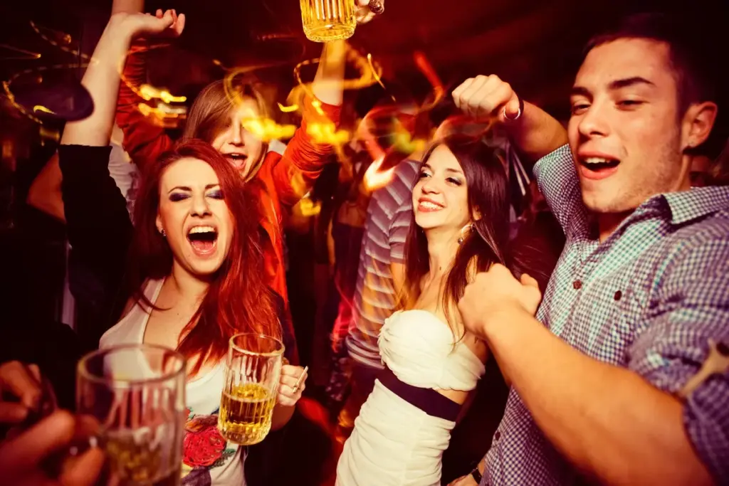 Gen Z verklapt: zo herken je een millennial in de club — niet iedereen is het ermee eens