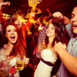 Gen Z verklapt: zo herken je een millennial in de club — niet iedereen is het ermee eens