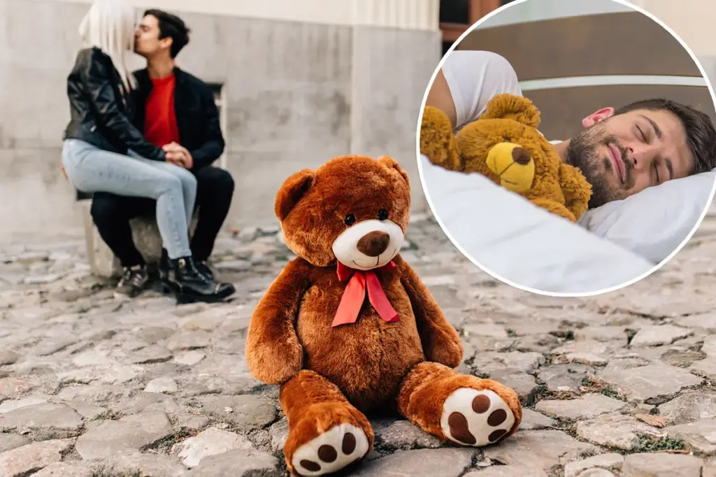 Mijn vriend (40) praat nog steeds met zijn teddybeer ‘Fluffy’