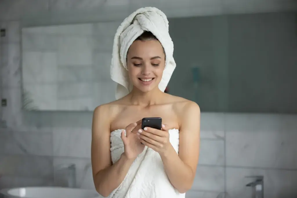 Waarom je je iPhone niet in de douche moet meenemen: influencer onthult onverwacht risico