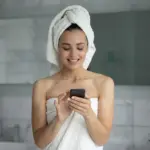 Waarom je je iPhone niet in de douche moet meenemen: influencer onthult onverwacht risico