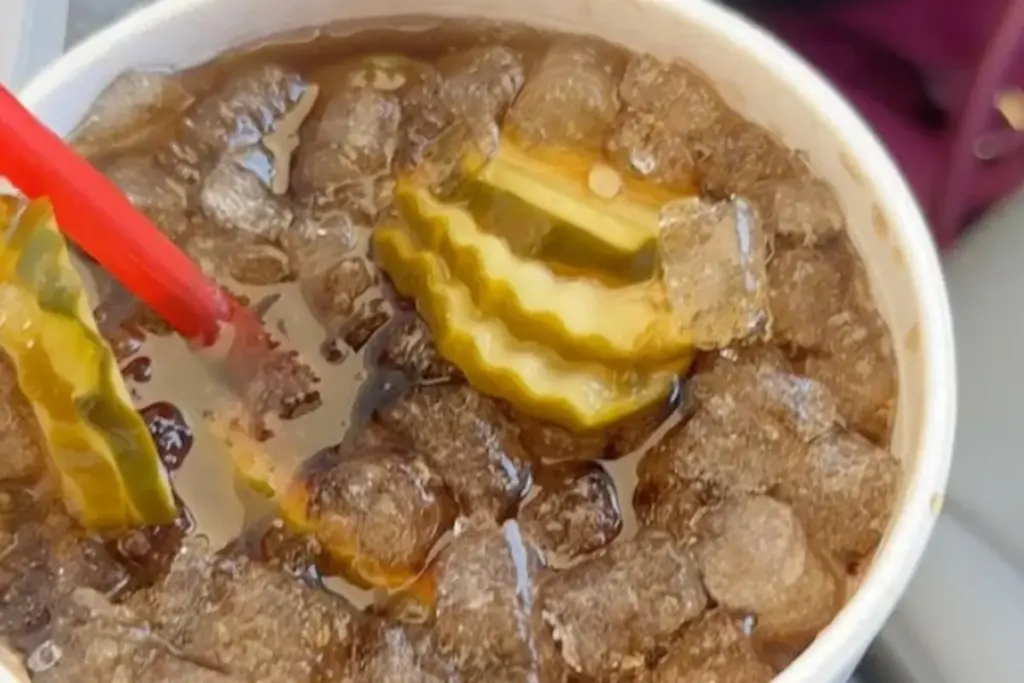 Ik bestelde een Dr. Pepper met augurk bij Sonic – de reactie van de medewerker was onbetaalbaar