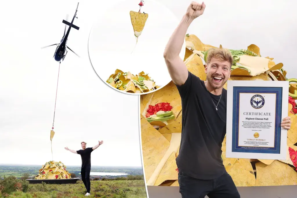 Hoogste kaas-trek ooit: helikopter tilt reusachtige nacho 15 meter omhoog